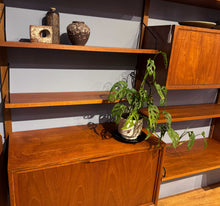 Afbeelding in Gallery-weergave laden, Poul Cadovius, Royal System, Wandsysteem