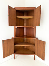 Afbeelding in Gallery-weergave laden, Deense Teak Hoekkast