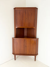 Afbeelding in Gallery-weergave laden, Deense Teak Hoekkast