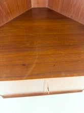 Afbeelding in Gallery-weergave laden, Deense Teak Hoekkast