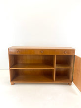 Afbeelding in Gallery-weergave laden, Zweeds Vintage Dressoir, Svensk Möbelindustri