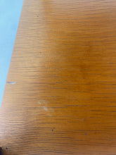 Afbeelding in Gallery-weergave laden, Berken Bijzettafel