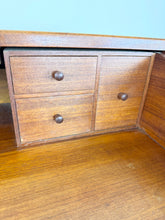 Afbeelding in Gallery-weergave laden, Kaptafel ontworpen door Børge Mogensen voor Søborg Møbelfabrik (1950s)