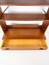 Afbeelding in Gallery-weergave laden, Teak Boekenkast uit Zweden