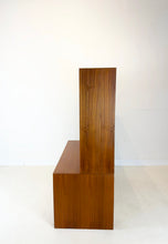 Afbeelding in Gallery-weergave laden, Laag Teak Boekenkast