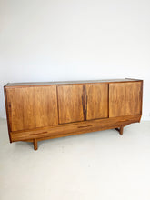 Afbeelding in Gallery-weergave laden, Ærthøj Jensen & Mølholm Herning Palissander Dressoir