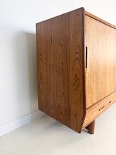 Afbeelding in Gallery-weergave laden, Ærthøj Jensen & Mølholm Herning Palissander Dressoir