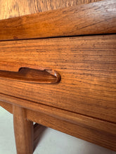Afbeelding in Gallery-weergave laden, Ærthøj Jensen & Mølholm Herning Palissander Dressoir