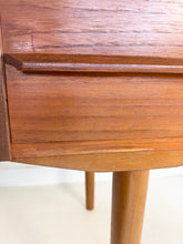 Afbeelding in Gallery-weergave laden, Deense Teak Bureau