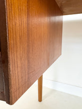 Afbeelding in Gallery-weergave laden, Deense Teak Bureau