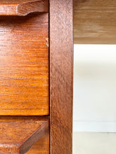Afbeelding in Gallery-weergave laden, Deense Teak Bureau