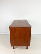 Afbeelding in Gallery-weergave laden, Zweeds Teak Bureau