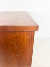 Afbeelding in Gallery-weergave laden, Zweeds Teak Bureau