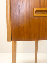 Afbeelding in Gallery-weergave laden, Teak Kaptafel uit Zweden