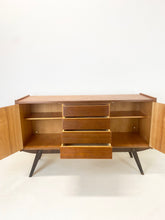 Afbeelding in Gallery-weergave laden, Kleine Teak Dressoir uit Scandinavië