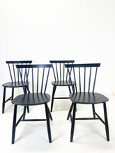 Afbeelding in Gallery-weergave laden, FDB Møbler Spijlenstoelen, 1960s