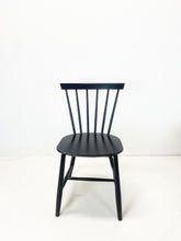 Afbeelding in Gallery-weergave laden, FDB Møbler Spijlenstoelen, 1960s