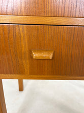 Afbeelding in Gallery-weergave laden, Vintage Nachtkastje