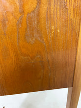 Afbeelding in Gallery-weergave laden, Vintage Nachtkastje
