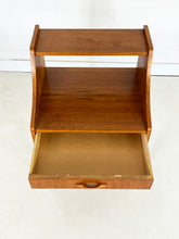 Afbeelding in Gallery-weergave laden, Mid-Century Night-Stand