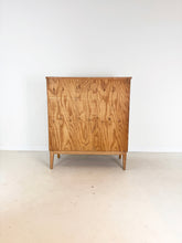 Afbeelding in Gallery-weergave laden, Vintage Linnenkast