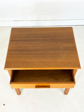 Afbeelding in Gallery-weergave laden, Vintage Nachtkastjes (set van 2)