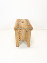 Afbeelding in Gallery-weergave laden, Grote Vintage Kruk uit Zweden