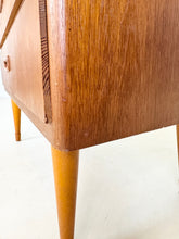 Afbeelding in Gallery-weergave laden, Vintage Teak Ladekast