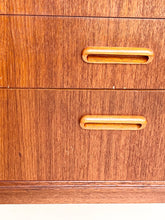 Afbeelding in Gallery-weergave laden, Smalle Teak Ladekast