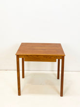 Afbeelding in Gallery-weergave laden, Teak Nachtkastje / Bijzettafel