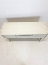 Afbeelding in Gallery-weergave laden, Wit Vintage Kastje