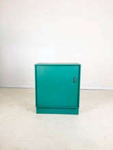 Afbeelding in Gallery-weergave laden, Smalle Vintage Kastje