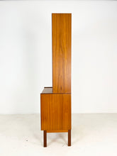 Afbeelding in Gallery-weergave laden, Smalle Teak Boekenkast / Wandkast