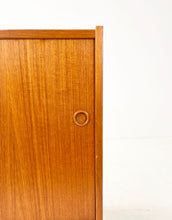 Afbeelding in Gallery-weergave laden, Zweeds Teak Kastje