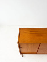Afbeelding in Gallery-weergave laden, Zweeds Teak Kastje
