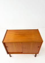 Afbeelding in Gallery-weergave laden, Zweeds Teak Kastje