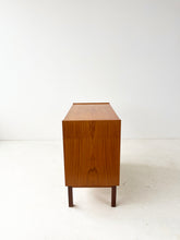 Afbeelding in Gallery-weergave laden, Zweeds Teak Kastje