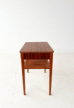 Afbeelding in Gallery-weergave laden, Vintage Nachtkastje
