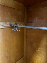 Afbeelding in Gallery-weergave laden, Art Deco Kledingkast, Camphor