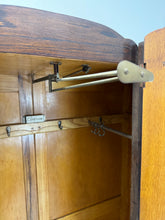 Afbeelding in Gallery-weergave laden, Art Deco Kledingkast, Camphor