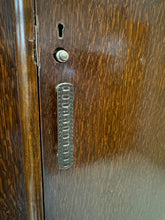 Afbeelding in Gallery-weergave laden, Art Deco Kledingkast, Camphor
