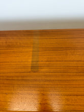 Afbeelding in Gallery-weergave laden, Brede Teak Dressoir / Sideboard uit Zweden, Möbelfabriken Linden