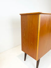 Afbeelding in Gallery-weergave laden, Scandinavisch Teak Dressoir
