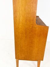 Afbeelding in Gallery-weergave laden, Vintage Scandinavische Wandmeubel
