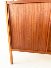 Afbeelding in Gallery-weergave laden, Bodafors Teak Boekenkast (sold separately)