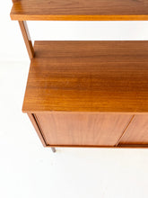 Afbeelding in Gallery-weergave laden, Vintage Wandkast uit Zweden