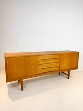 Afbeelding in Gallery-weergave laden, Erik Wørts Eiken Dressoir