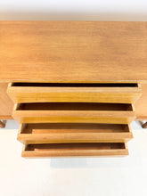 Afbeelding in Gallery-weergave laden, Erik Wørts Eiken Dressoir
