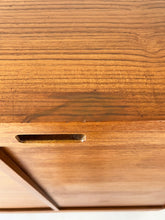 Afbeelding in Gallery-weergave laden, Vintage Scandinavisch Archievkast