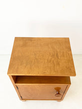 Afbeelding in Gallery-weergave laden, Zweeds Vintage Nachtkastje